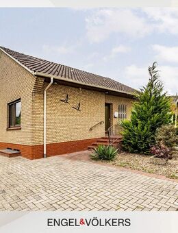 Bungalow mit Potenzial - in ruhiger und zentrumsnaher Lage mit Blick ins Grüne ! - Rhauderfehn