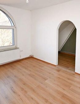 Dachgeschoss mit Potenzial - Wohnung mit Gestaltungsmöglichkeiten im 3-Parteienhaus - Hildesheim