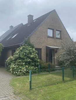 Großes Einfamilienhaus (367.800 €), große Nebengebäude (Halle, Lagerhaus, Doppelgarage, 60.000€)) - Stöckse