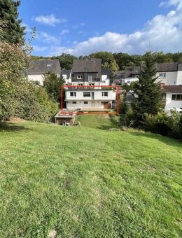 Arnsberg-Neheim: Eigentumswohnung/Haushälfte mit ca. 100 m² Wfl. und riesigem Garten am Totenberg - Arnsberg