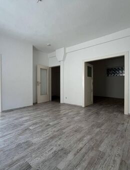 helle 2 Zimmer-Wohnung in zentraler Lage von Naumburg - Naumburg (Saale)