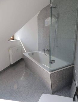 Moderne, sehr gemütliche 1-Raumwohnung im Dachgeschoss mit Tageslichtbad - Chemnitz