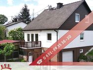 Schönberg: Liebenswertes Einfamilienhaus mit 3 Garagen, Gartenhaus und großem Grundstück in idyllischer Lage ! - Schönberg (Rheinland-Pfalz)