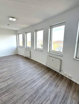 Frei: komplett sanierte 1-Zi.-Whg. mit TG-Stellplatz | Fernwärme - Nürnberg