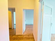Zentral & Sofort Bezugsfrei! - Frisch renovierte 2-Zimmer-Wohnung mit Balkon & Dielenboden - Hamburg