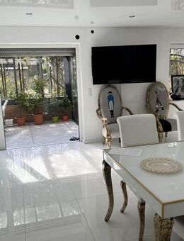 TOPLAGE: Luxuriöse, möblierte 4-Zimmer-Wohnung mit Wintergarten und Sonnenterasse - Wiesbaden