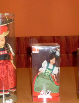 3 verschiedene Sammler Puppen  Schweiz, Nürnberg im original Karton - Plattling
