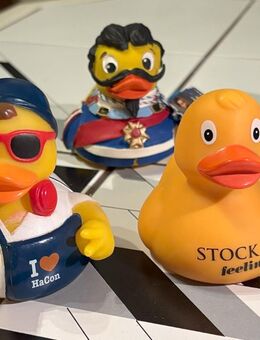 7 Bade-Enten/Plastik-Enten, gelb + schwarz (3x König Ludwig, neu) - München