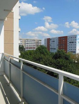 Aufgepasst!! Mit dem Aufzug ins 2.OG Neuer Designbelag - Südbalkon - helle Zimmer - Chemnitz