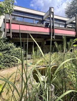 Bemerkenswertes Wohnhaus mit Garage auf idyllischem Grundstück - Grettstadt
