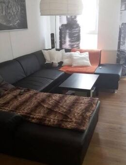 wunderschöne helle Luxus Wohneinheit mit Eckbadewanne, offener großer Küche, Echtholzboden großem Wellnessbad, Gartenterrasse 40 qm - Nürnberg