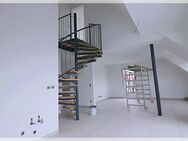 ~~ WOHLFÜHLWOHNEN! Maisonette-Whg. mit 2 Balkonen, offener Küche, TG-Platz, Lift in KfW-55-Haus! - Zirndorf