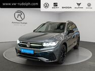 VW Tiguan, 2.0 TSI Allspace R-Line Blac, Jahr 2023 - Oelsnitz (Erzgebirge)