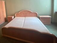 Bett / Bettegestellt mit Matratzen - Rosa Antik - Berlin Neukölln