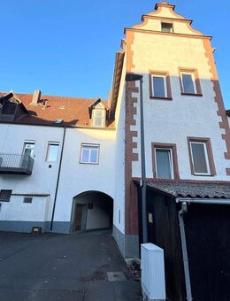 Gelegenheit ! 2-Fam.Haus mit Potential im Klosterhof Zell - Zell (Main)