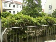 **Zentral und nachhaltig! ** **Gemütliche 2-Zimmer-Hochparterre-Wohnung mit Balkon und Blick ins Grüne** - Augsburg