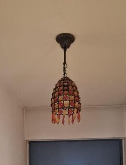 → Antike Tiffany-Stil Hängelampe mit bunten Glasverzierungen Lampe Leuchte - Überlingen Zentrum