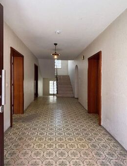 HS6757 Geräumiges Einfamilienhaus mit Nebengebäude und großem Garten / Langquaid - Langquaid