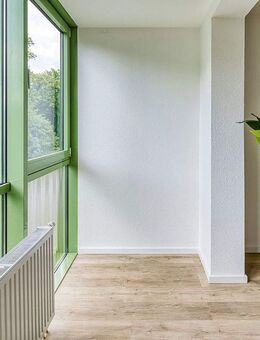 Wohnen mit LIFT - helle, moderne TOP 2-Zimmer-Wohnung ab 01.05.26 mit EBK, Balkon & Loggia - Drebach
