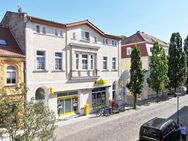Vielseitiges Mehrfamilienhaus mit Gewerbe, Innenhof und Garage im Herzen von Staßfurt - Staßfurt