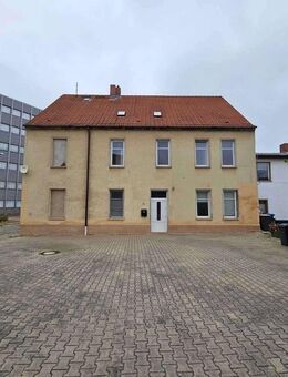 Attraktives Mehrfamilienhaus mit Ausbaupotential als ideales Renditeobjekt - Staßfurt