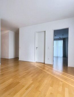 Charmante Drei-Zimmer-Wohnung mit zwei Balkonen - Frankfurt (Main)