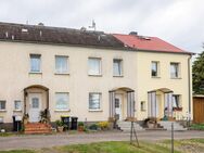 Listenpreis 60.000,00 € - Reihenmittelhaus in Rühlow - Sponholz, nahe Neubrandenburg, in ruhiger Lage mit Nebengebäude und Garten - Sponholz