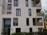 Traumhafte 4-Zimmer-Maisonette-Wohnung mit großer Dachterrasse in München - München