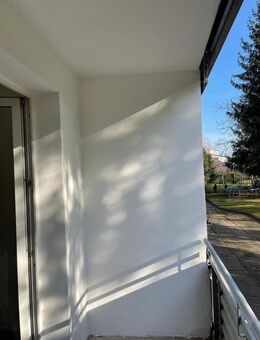 Schöne helle frisch renovierte und sofort verfügbaren, 3 Zimmerwohnung mit Balkon - Heldrungen