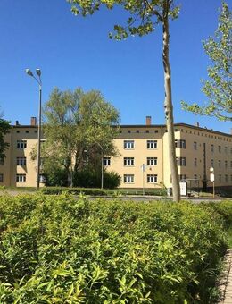 Sanierte 3-Raum-Wohnung im Altbau mit Dusche - Gera