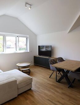 ** Feldrandlage** Vollmöblierte Dachgeschoss-Wohnung mit Einbauküche - Darmstadt