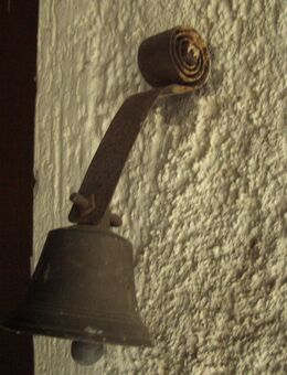 Antike Türglocke mit Spiralfeder Landhausstil Wandglocke - Oberhaching