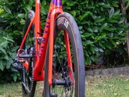 Rennrad Canyon Aeroad CF SLX 7 Disc eTap 2023 Gr. L Rot SRAM Rival AXS - Berlin