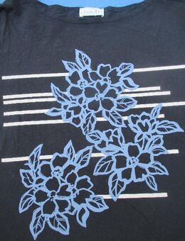 NEU * Edel * Romantik * Blumen * Blüten * Flower- Power * Maritim * Navy * Marine * Sailor- Style * Dreiviertel Arm * T- Shirt "BONITA" Gr. 44- 46/ L * dunkel- blau * weiß * - Riedlingen