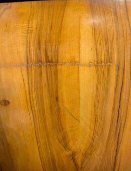 Antiker Biedermeier-Kleiderschrank mit Nussbaumfurnier – charmantes Originalstück - Regensburg