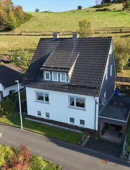Gepflegtes Wohnhaus mit Doppelgarage in Bad Laasphe-Feudingen - Bad Laasphe