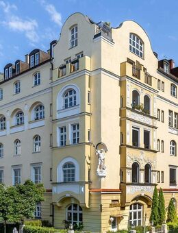 Charmante 3-Zimmer-Wohnung mit Balkon, Loggia und viel Potenzial in prachtvollem Altbau von 1902 - München
