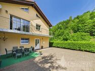 Zweifamilienhaus| ca. 215 m² Wohnfläche | ca. 3.500 m² Grundstück | Anbau von 2002 | 2 Garagen - Heimbach (Rheinland-Pfalz)