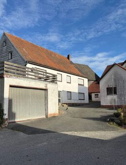 Gepflegtes Landensemble über dem Tal – Wohnhaus, Scheune, Schlachthaus & Hofraum mit einzigartigen Möglichkeiten - Betzenstein