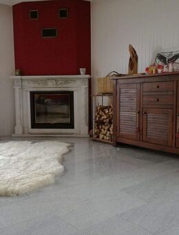 Moderne, helle Doppelhaushälfte mit neuwertiger Küche, Kamin und Garage in Wolfsburg/Ehmen - Wolfsburg