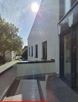 Wunderschöne Maisonettewohnung mit zwei Balkonen und exklusiver Küche im Zentrum von Bad Münder - Bad Münder (Deister)