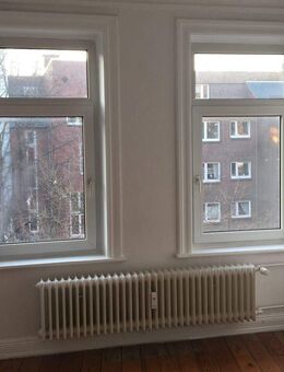 Winterhude: 2-Zi-Altbau mit Balkon, ideal als Wohnbüro, Praxis, Atelier - Hamburg