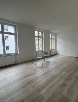 Renoviert, Waldnähe, Altbau, hohe Decken, Balkon, optimal für Familien mit EBK - Düsseldorf