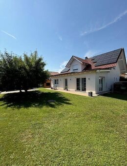 Familientraum in Osterhofen - Gepflegtes Einfamilienhaus mit Doppelgarage & Traumgarten - Osterhofen