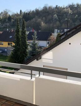 Kleine teilmöblierte 2 Zi. DG Whg. mit Balkon in Pfinztal an Einzelperson - Pfinztal