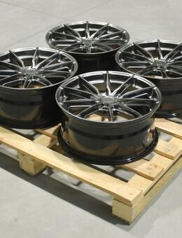 Japan Racing JR37 18x8 ET45 Felgenset SET-JR#468 - Neuhaus (Inn)