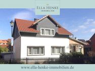 Freistehendes Einfamilienhaus zum Modernisieren mit 5 Zimmern + 2 Garagen. - Ilsenburg (Harz)