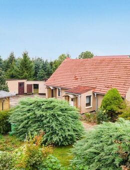 Ausbaupotenzial, Einbauküche, Nebengebäude, Garagen usw.: Einfamilienhaus am Feld in Neuhof - Angermünde