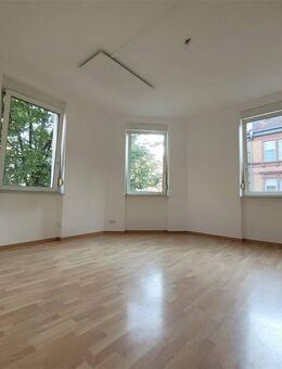 Charmante, frisch renovierte 3-Zimmer-Altbauwohnung mit Balkon im Herzen von MA-Lindenhof ab sofort zu verkaufen. - Mannheim