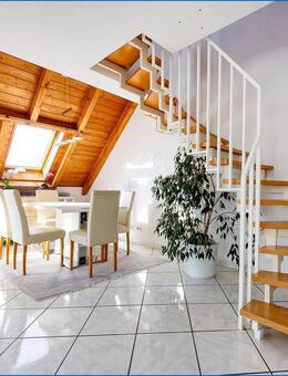 Bezugsfreie und herrliche 4 Zi.-Dachgeschoss-Maisonettewohnung mit Balkon und Tiefgarage! - Radolfzell (Bodensee)